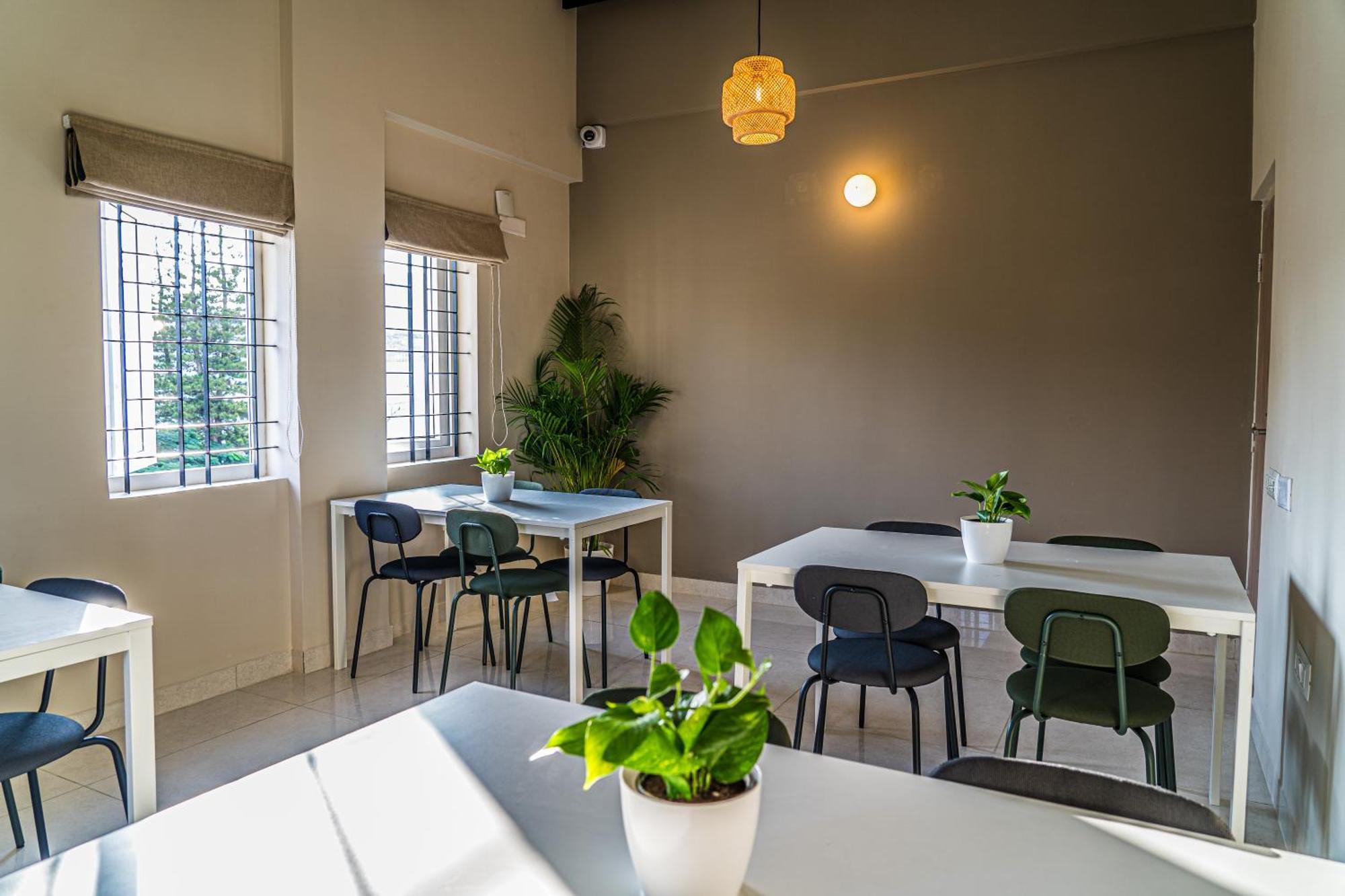 Olive Hotel Millers Road By Embassy Group Bangalore Esterno foto