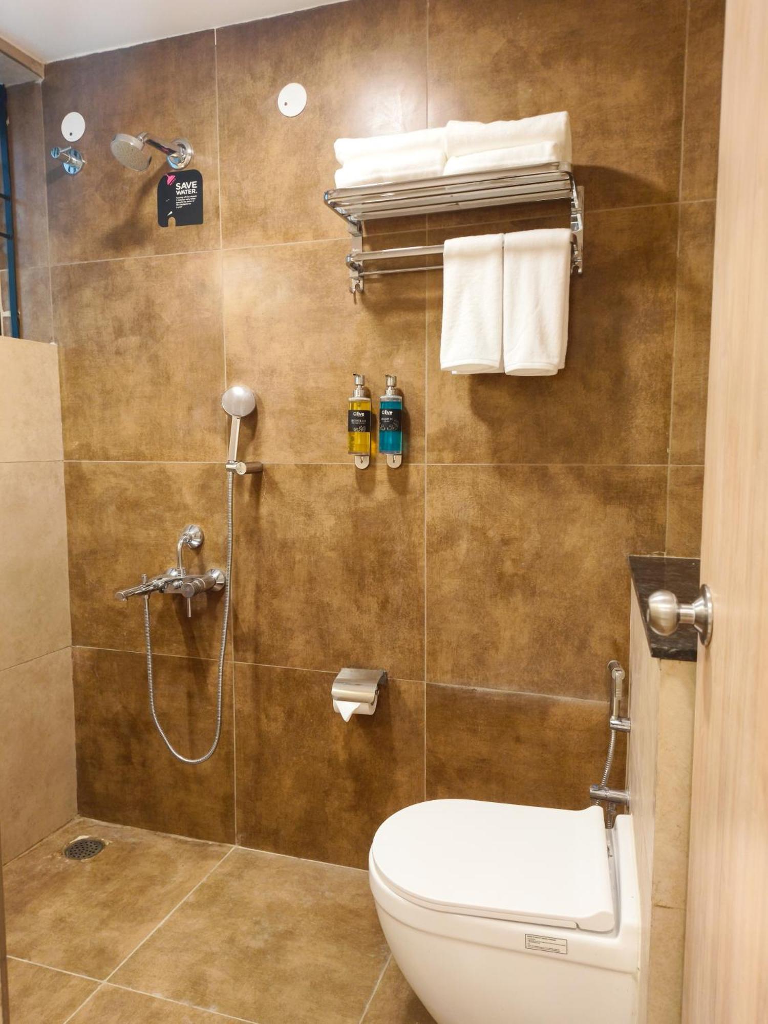 Olive Hotel Millers Road By Embassy Group Bangalore Esterno foto